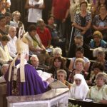 Con un Santuario de Lourdes repleto de fieles, cardenal Ezzati abrió Puerta Santa en Quinta Normal